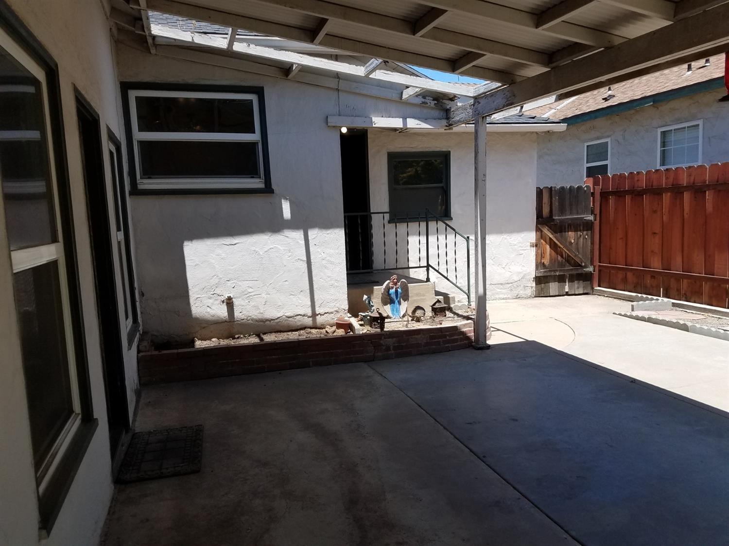 36 E Cortland Ave, Fresno, CA 93704