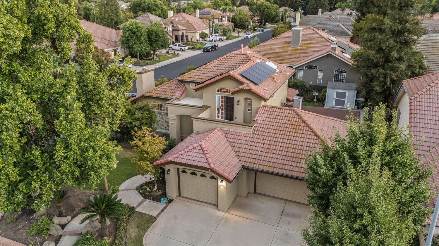 2586 Roberts Ave, Clovis, CA 93611