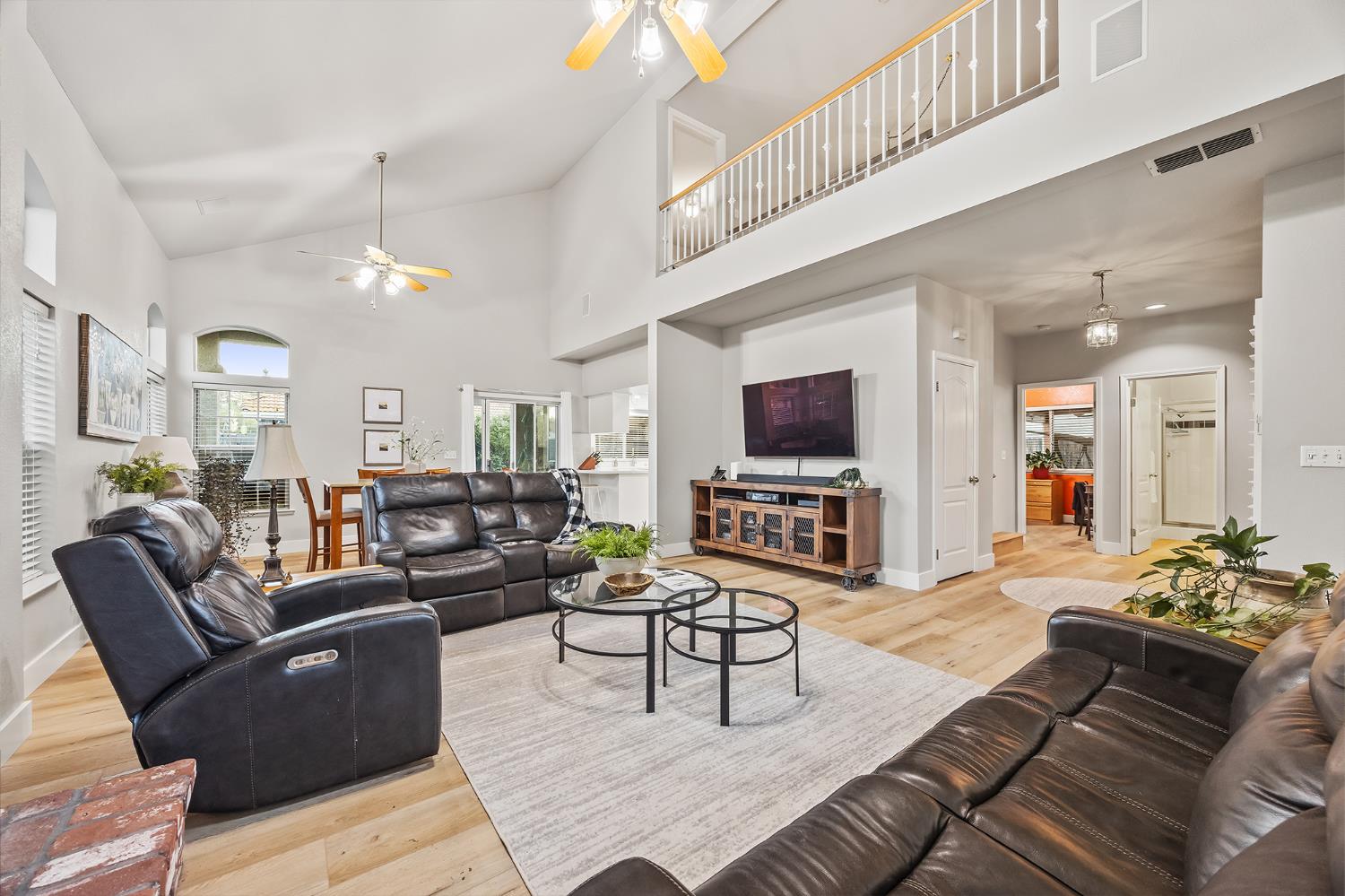 2586 Roberts Ave, Clovis, CA 93611