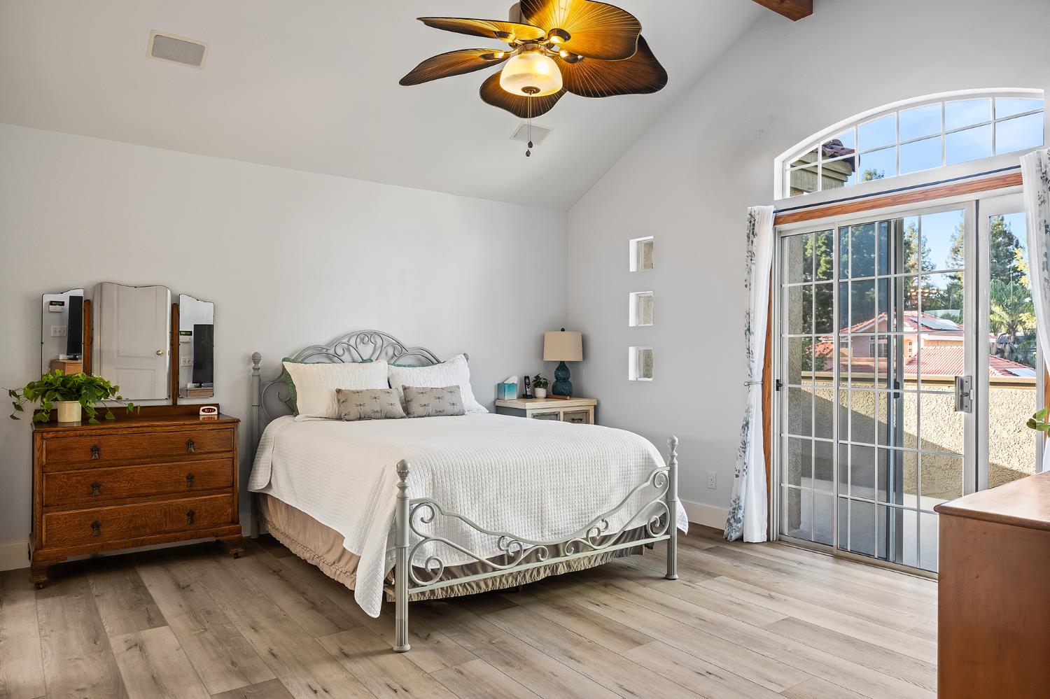 2586 Roberts Ave, Clovis, CA 93611