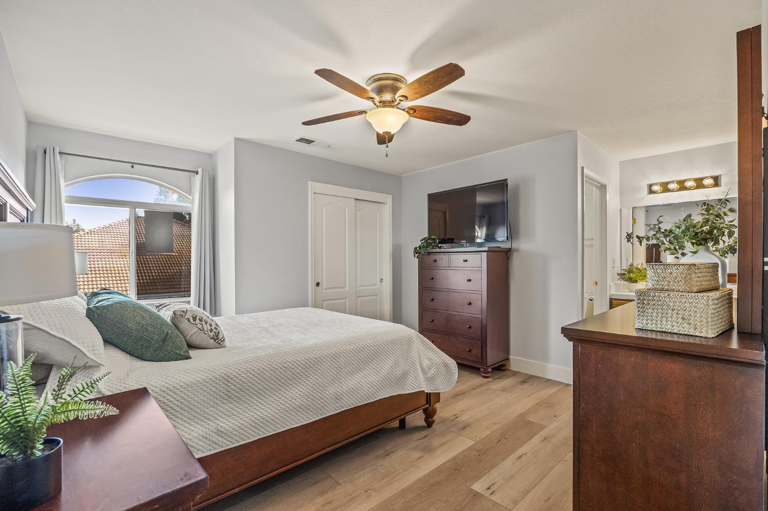 2586 Roberts Ave, Clovis, CA 93611