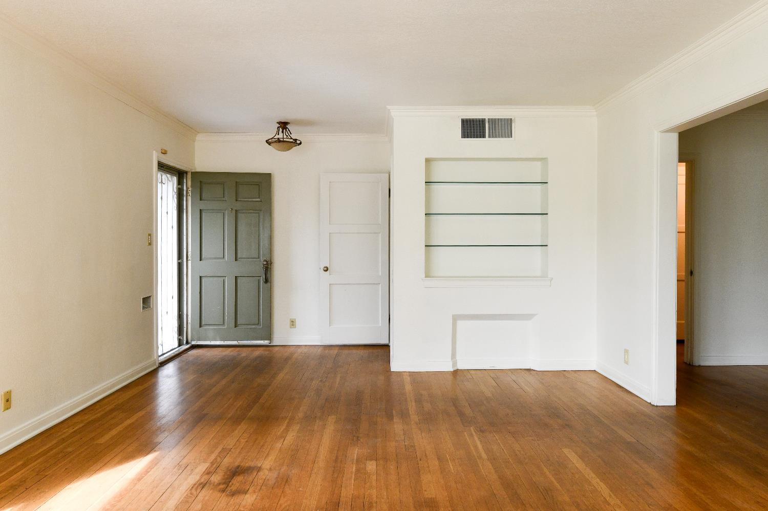 1564 N Arthur Ave, Fresno, CA 93728