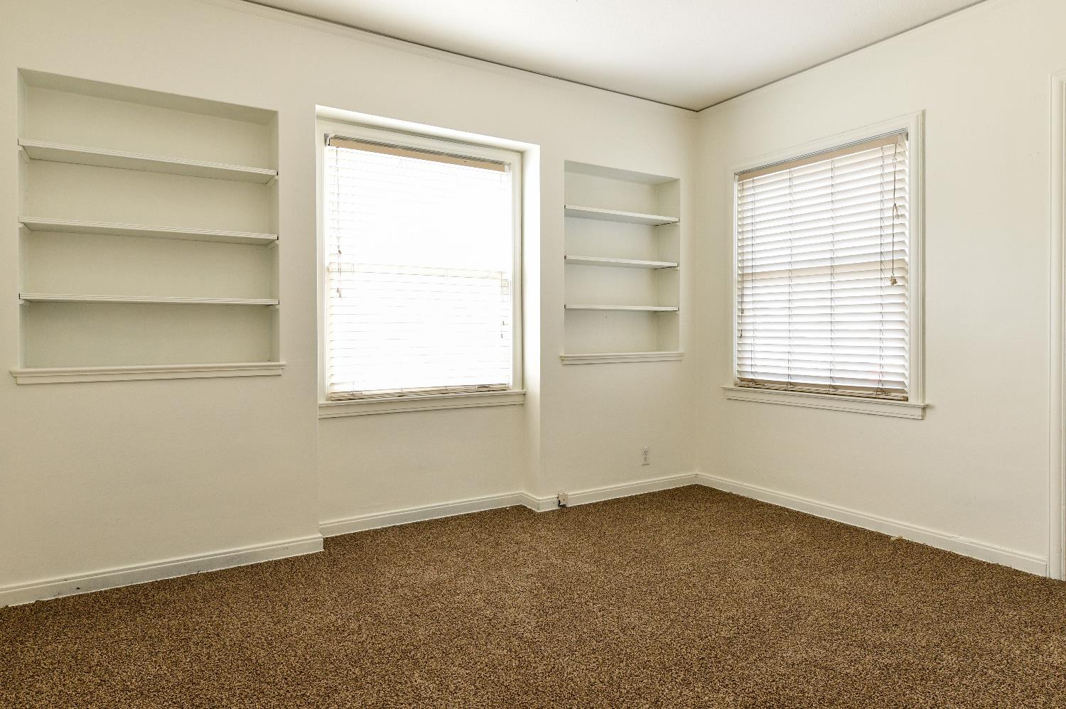 1564 N Arthur Ave, Fresno, CA 93728