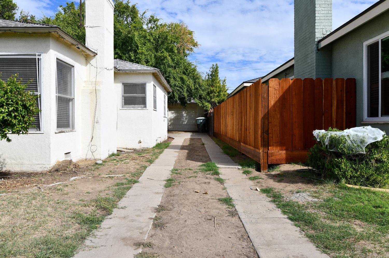 1564 N Arthur Ave, Fresno, CA 93728
