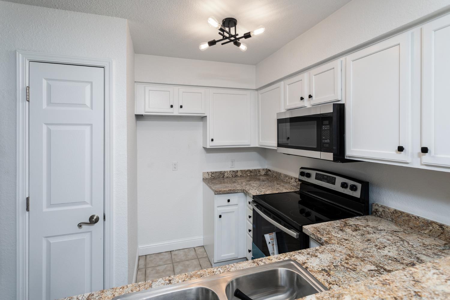 2881 Huntington Blvd #121, Fresno, CA 93721