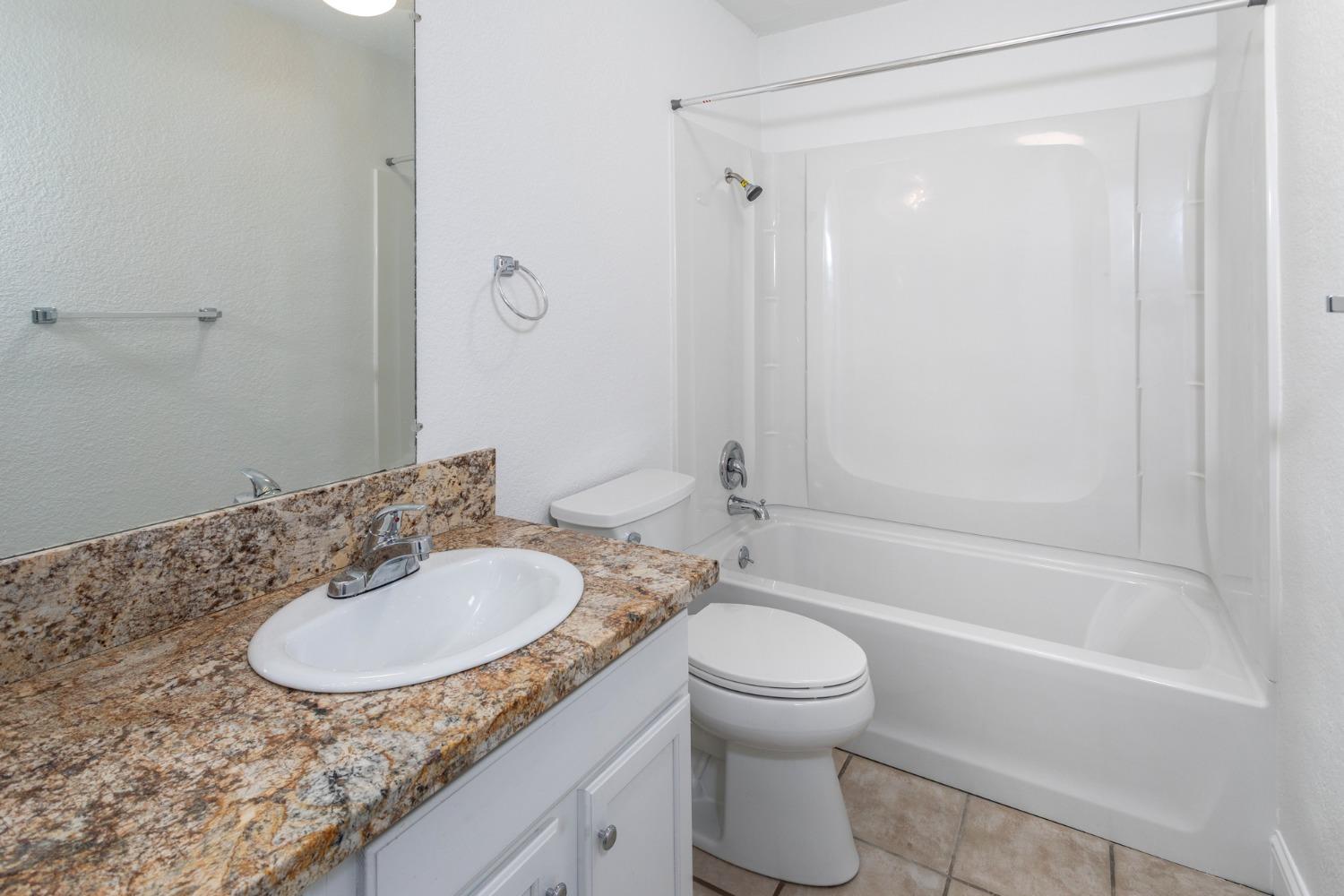 2881 Huntington Blvd #121, Fresno, CA 93721