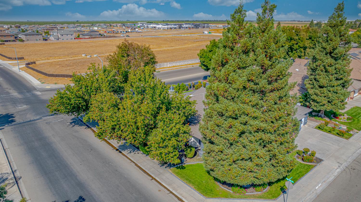 1416 Larrete Ave, Madera, CA 93637
