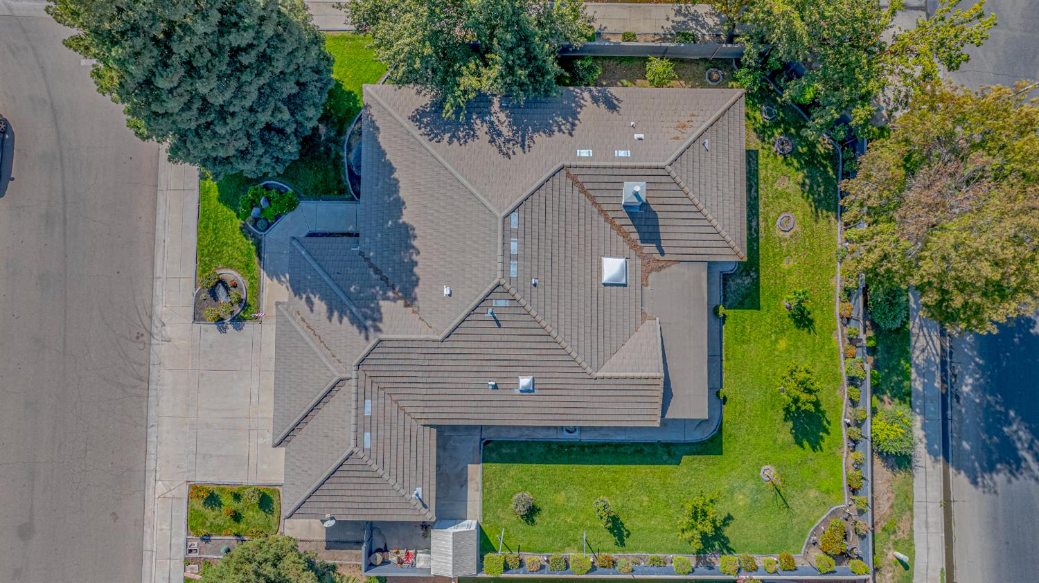 1416 Larrete Ave, Madera, CA 93637