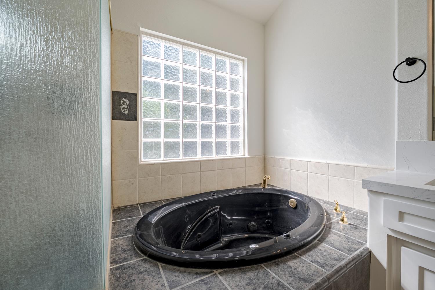 1416 Larrete Ave, Madera, CA 93637