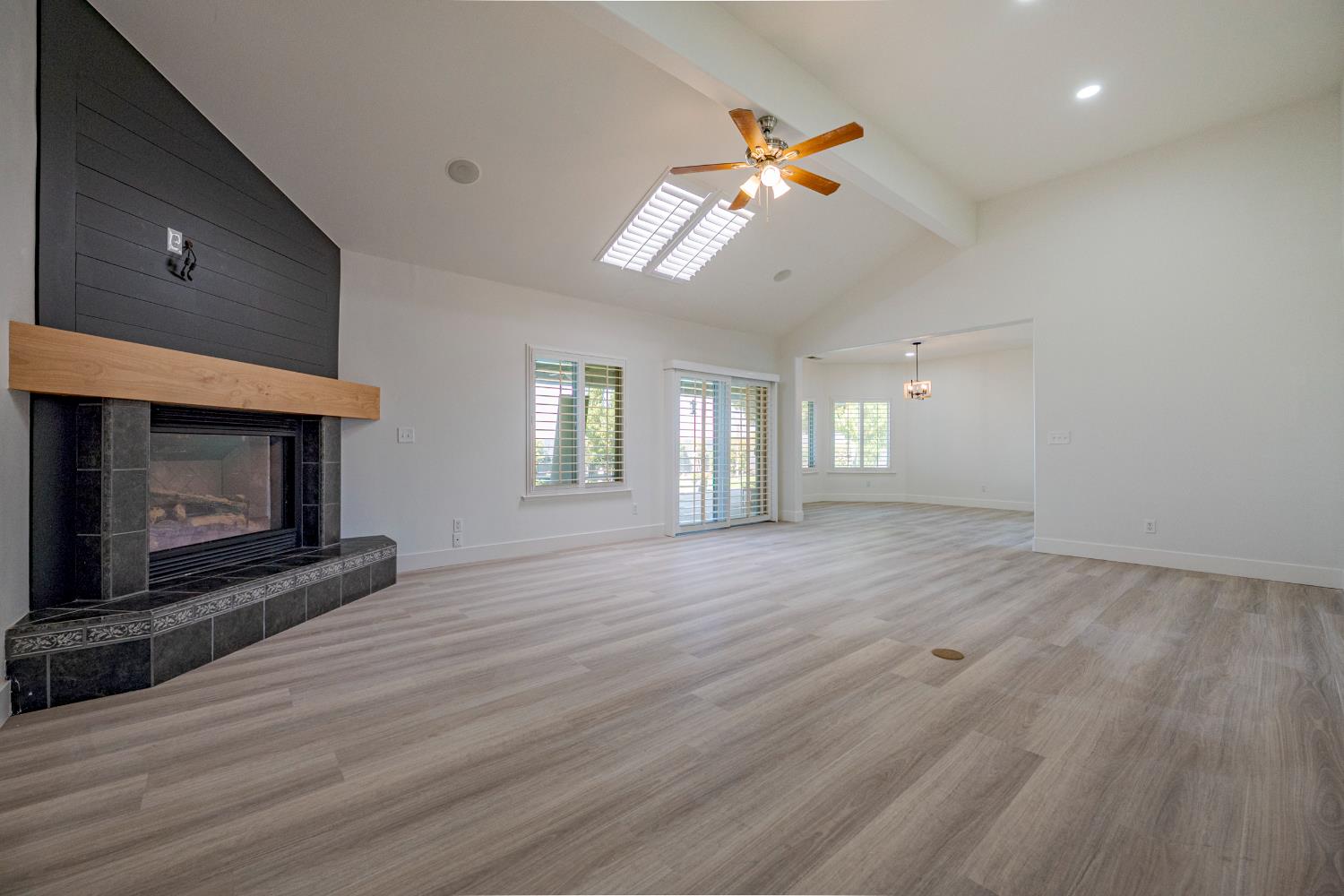 1416 Larrete Ave, Madera, CA 93637