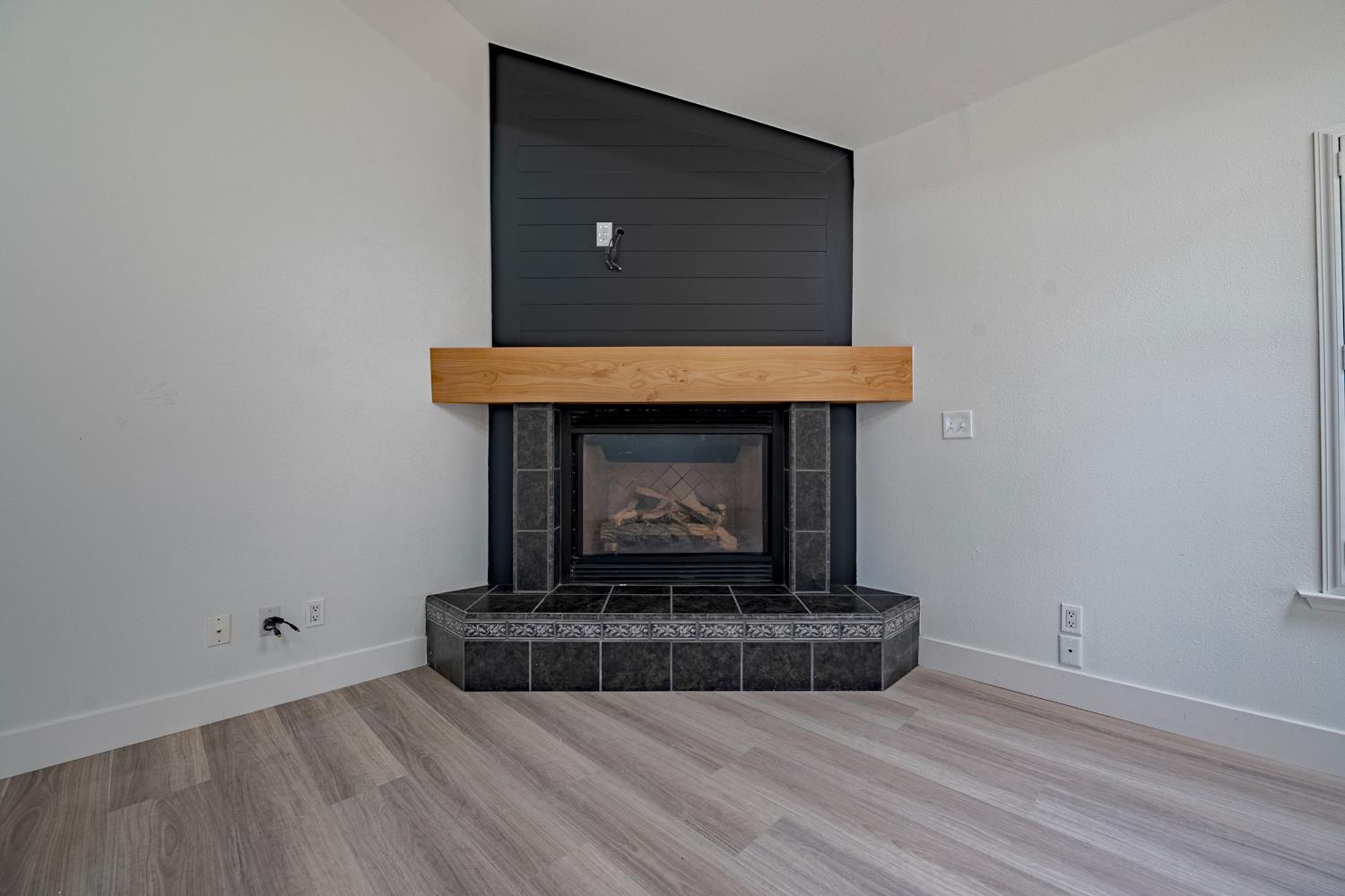 1416 Larrete Ave, Madera, CA 93637