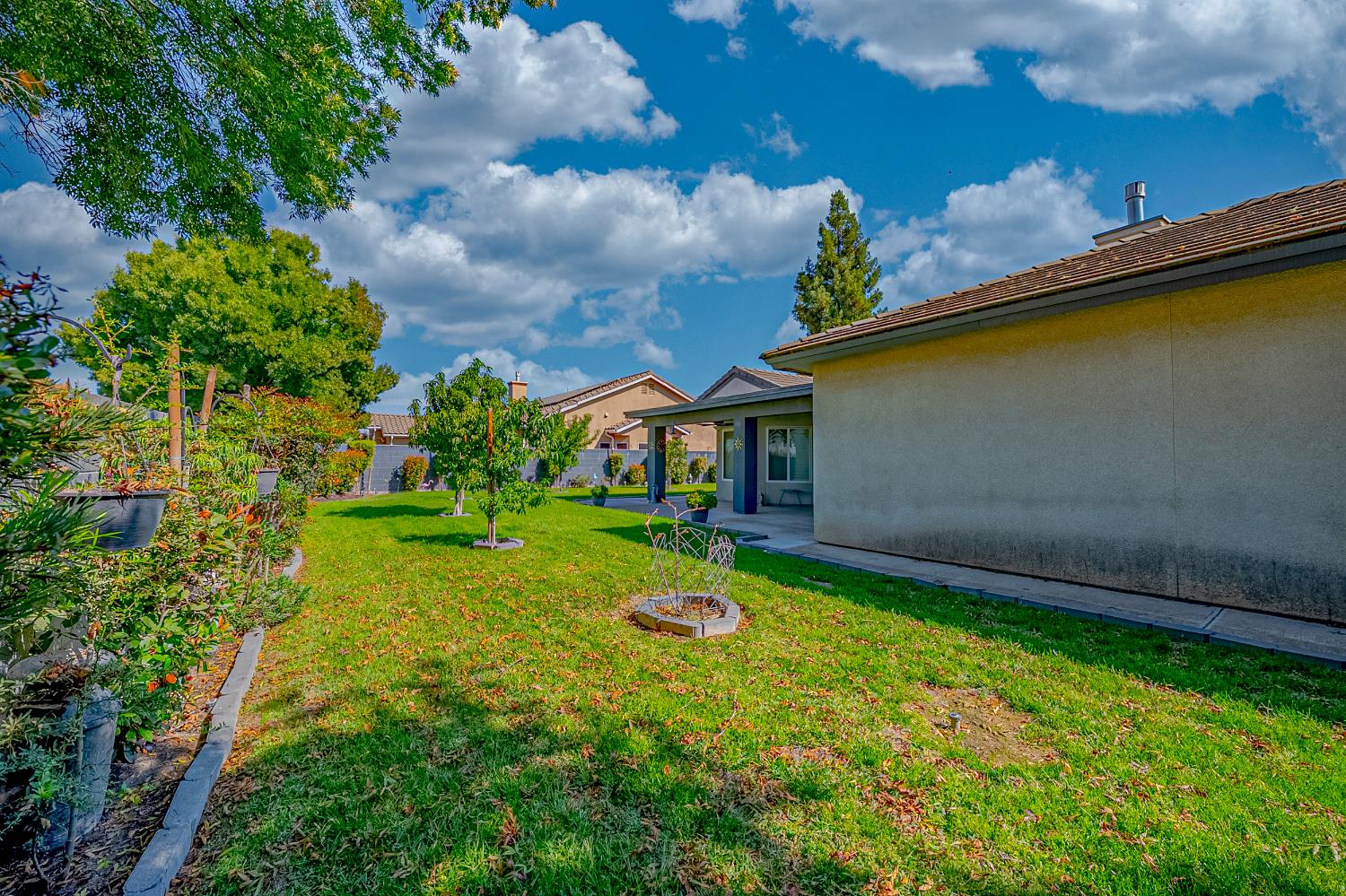 1416 Larrete Ave, Madera, CA 93637