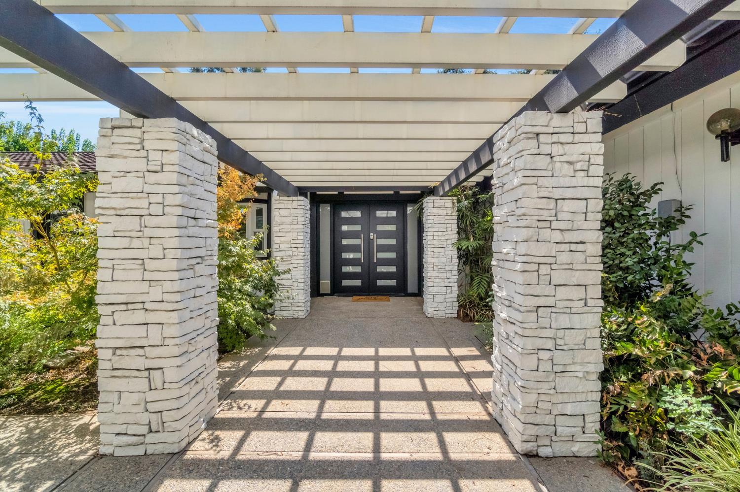 5976 E Butler Ave, Fresno, CA 93727