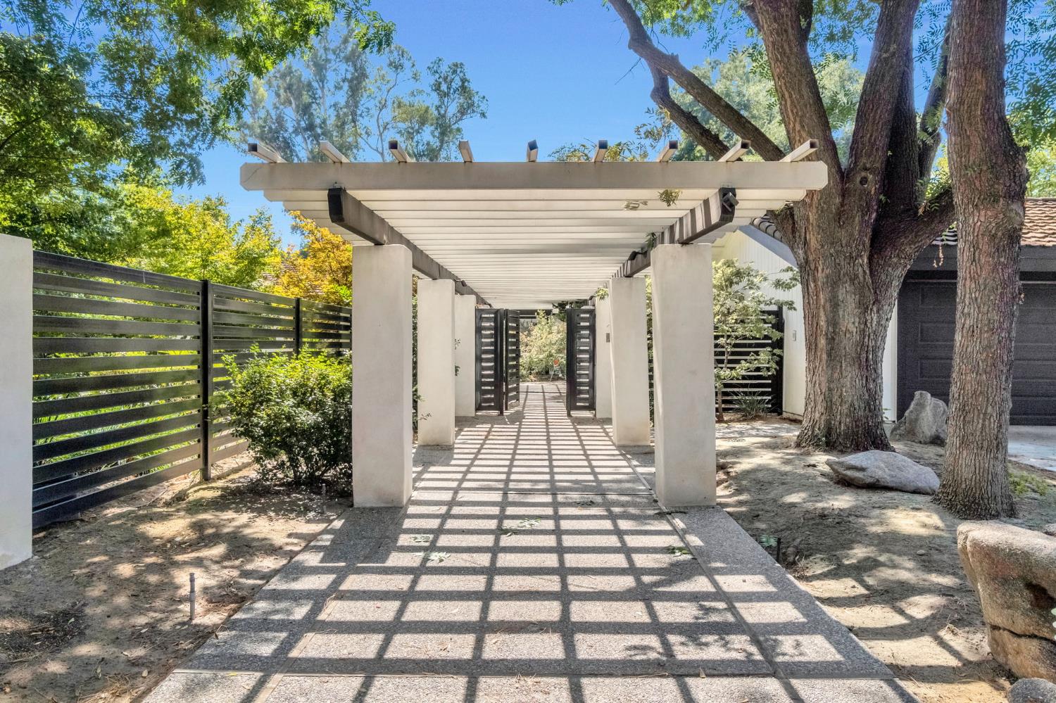 5976 E Butler Ave, Fresno, CA 93727