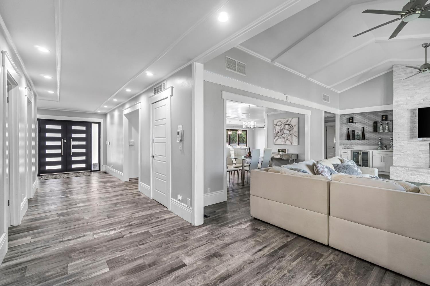 5976 E Butler Ave, Fresno, CA 93727