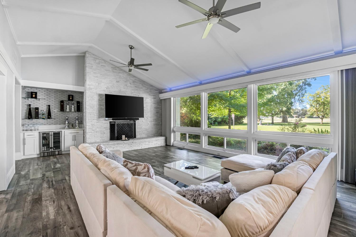 5976 E Butler Ave, Fresno, CA 93727