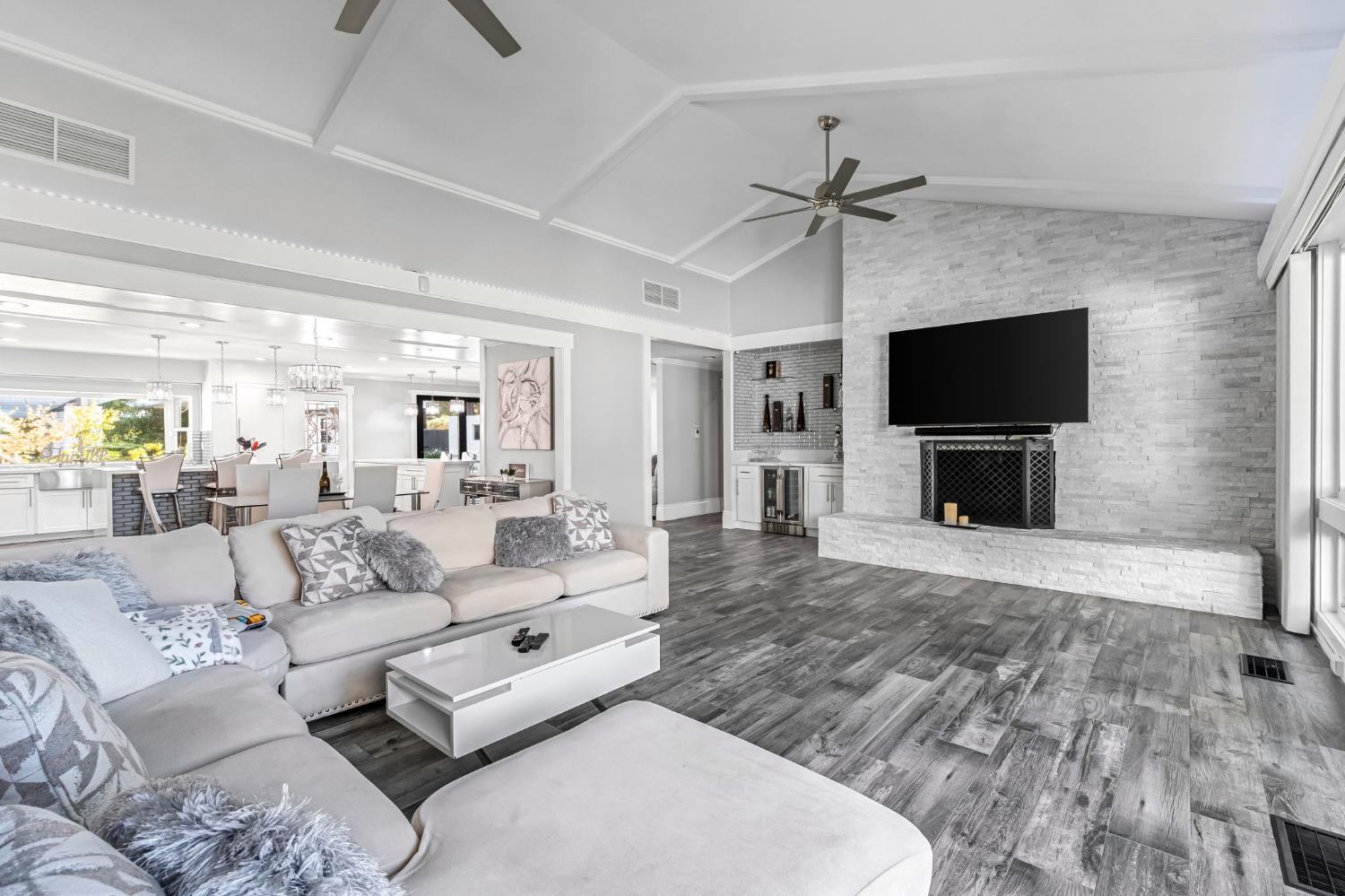 5976 E Butler Ave, Fresno, CA 93727