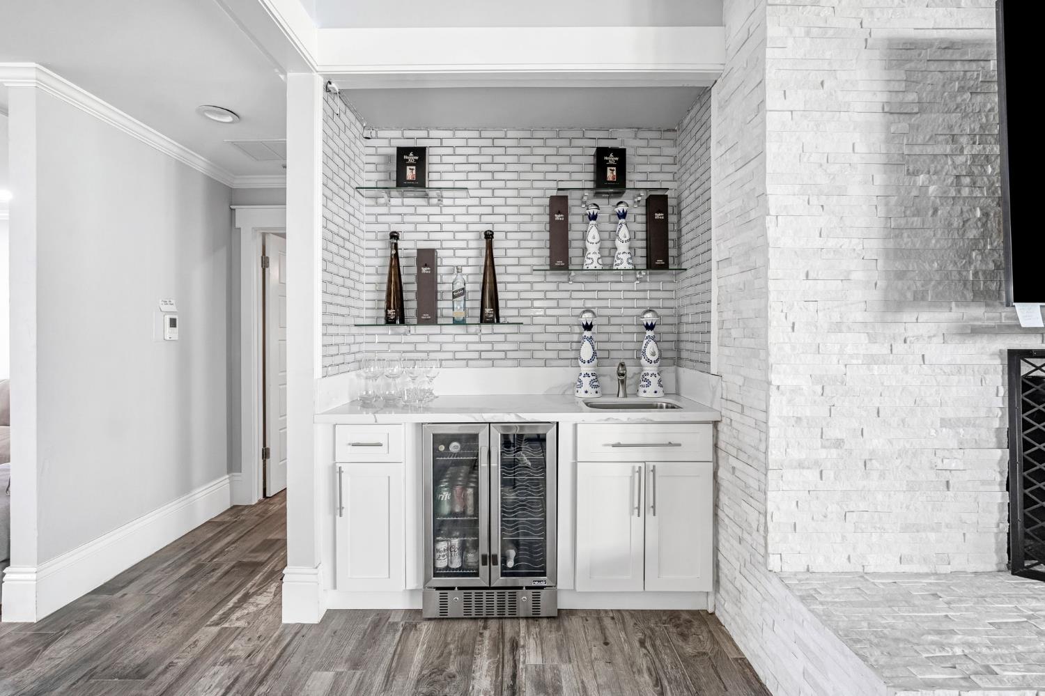 5976 E Butler Ave, Fresno, CA 93727