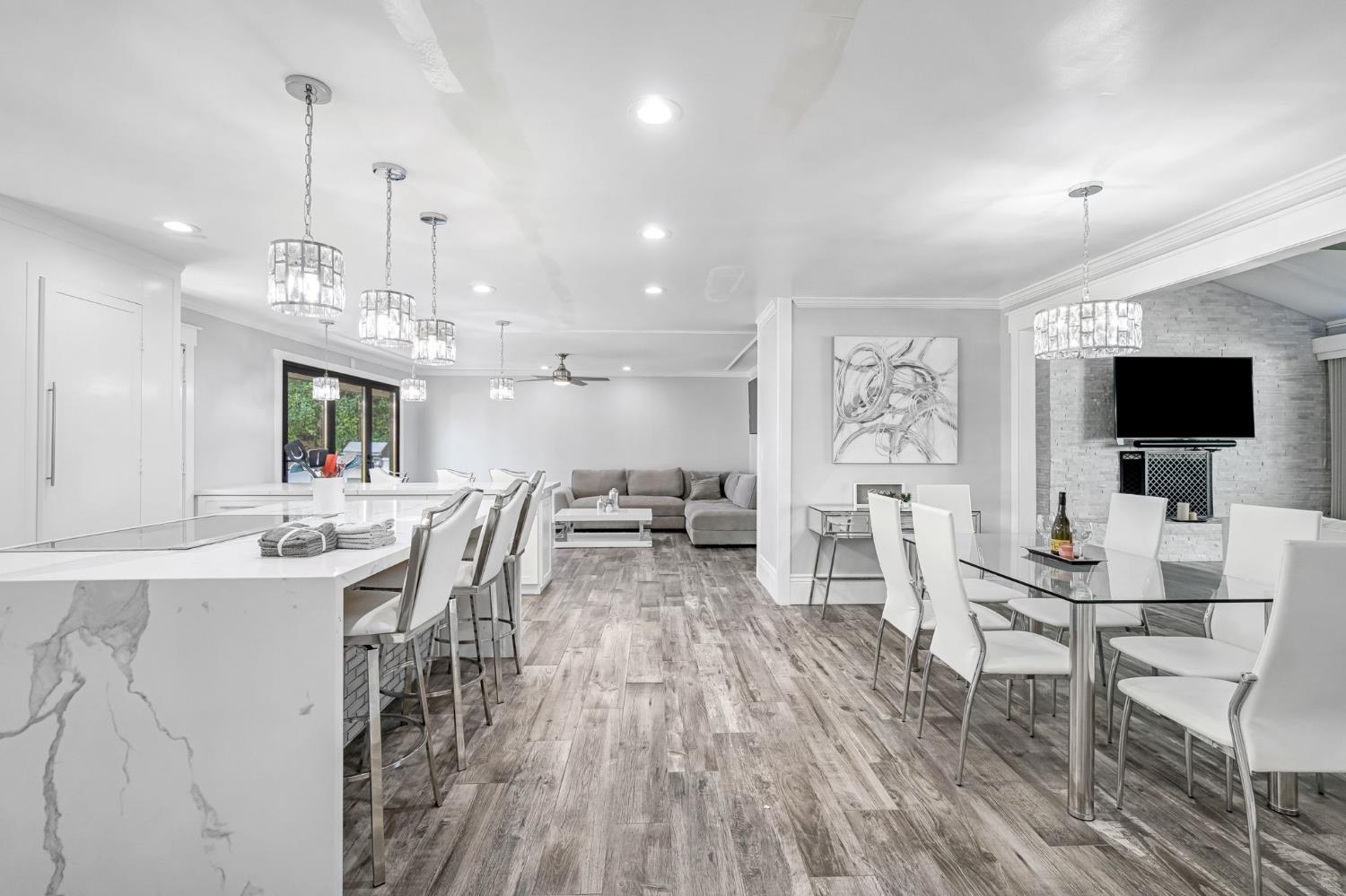 5976 E Butler Ave, Fresno, CA 93727