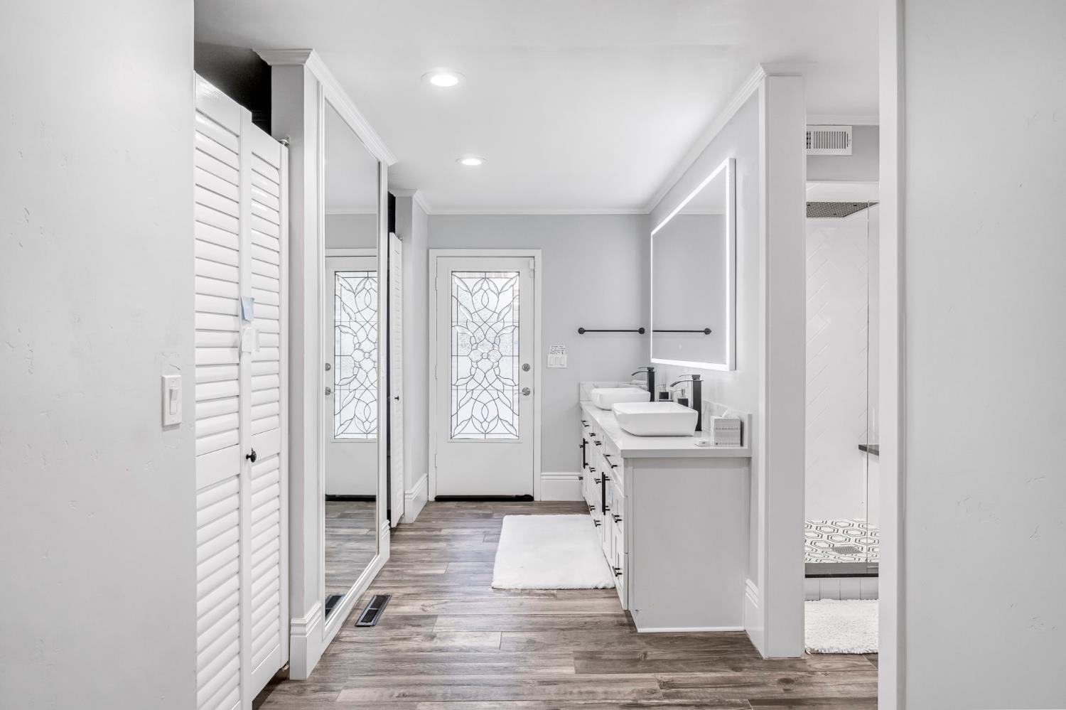 5976 E Butler Ave, Fresno, CA 93727