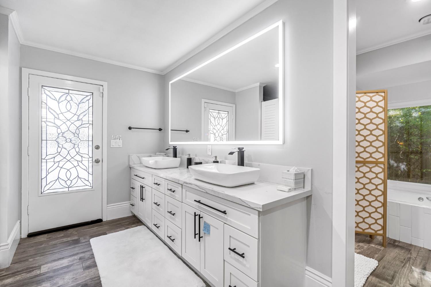 5976 E Butler Ave, Fresno, CA 93727