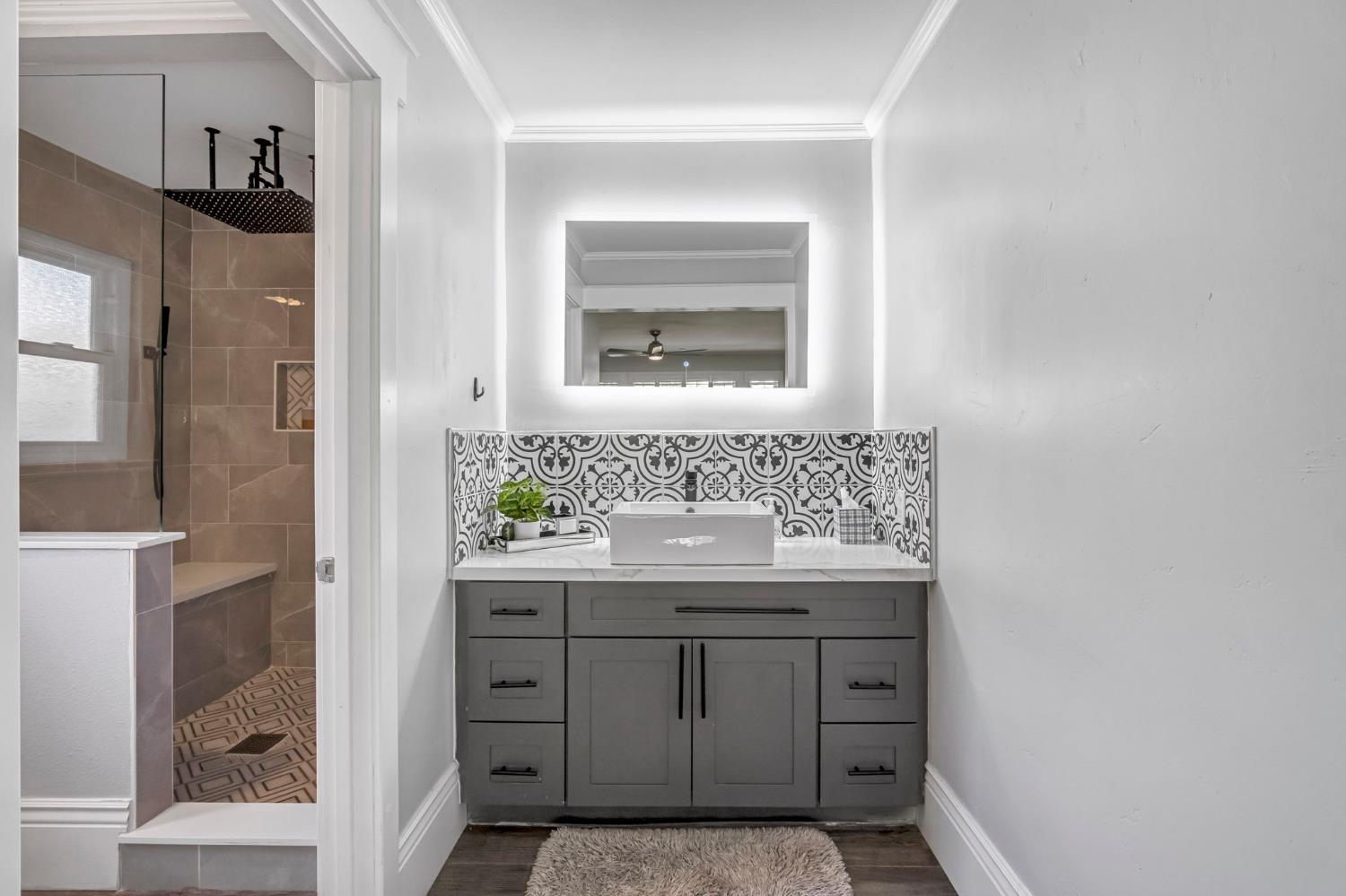 5976 E Butler Ave, Fresno, CA 93727