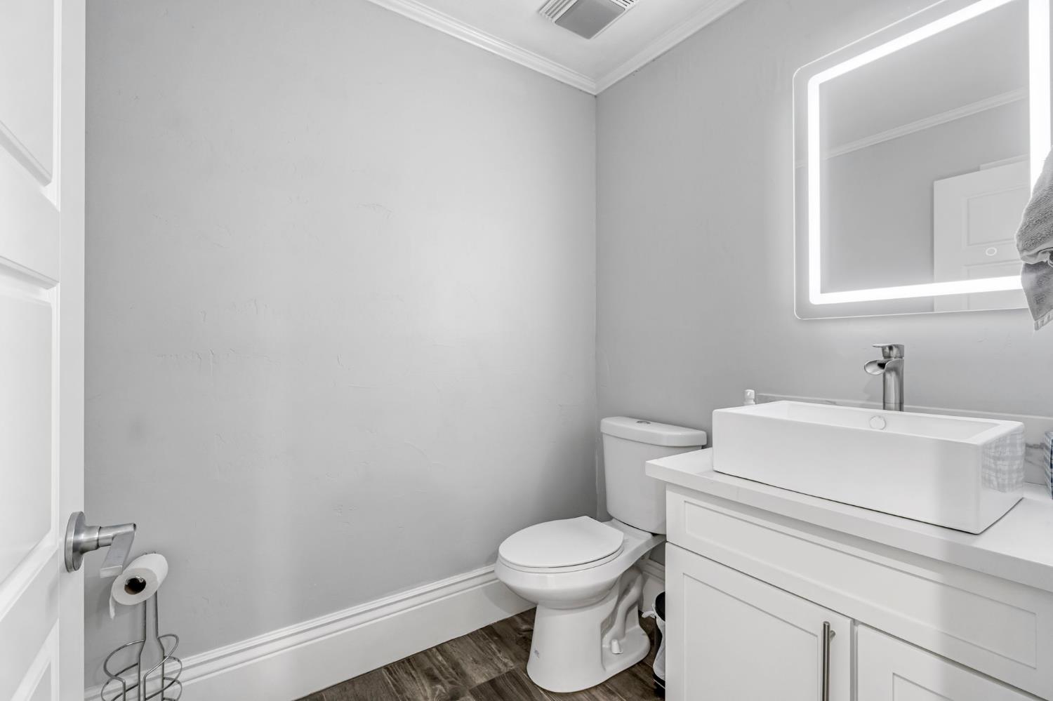 5976 E Butler Ave, Fresno, CA 93727