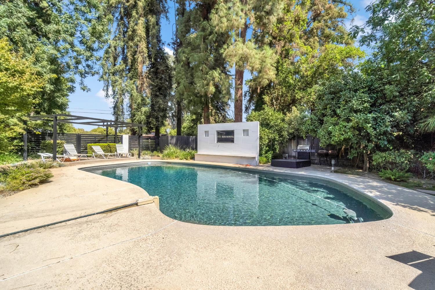 5976 E Butler Ave, Fresno, CA 93727