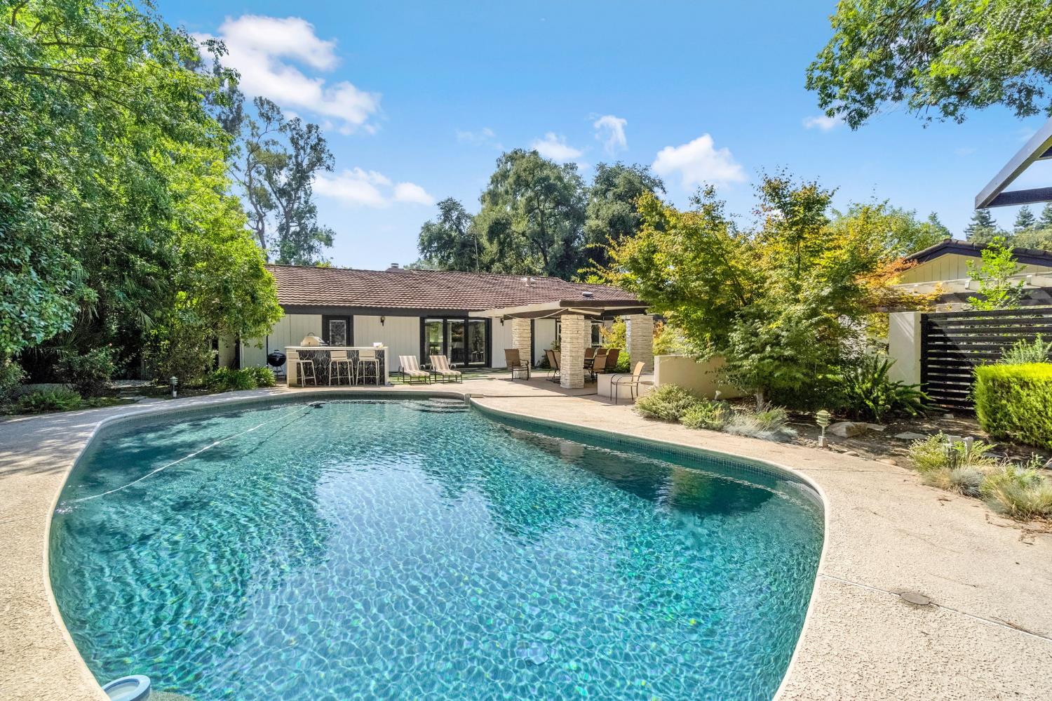 5976 E Butler Ave, Fresno, CA 93727