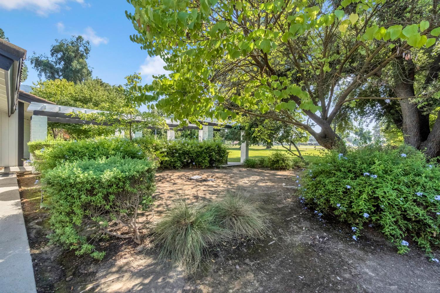 5976 E Butler Ave, Fresno, CA 93727