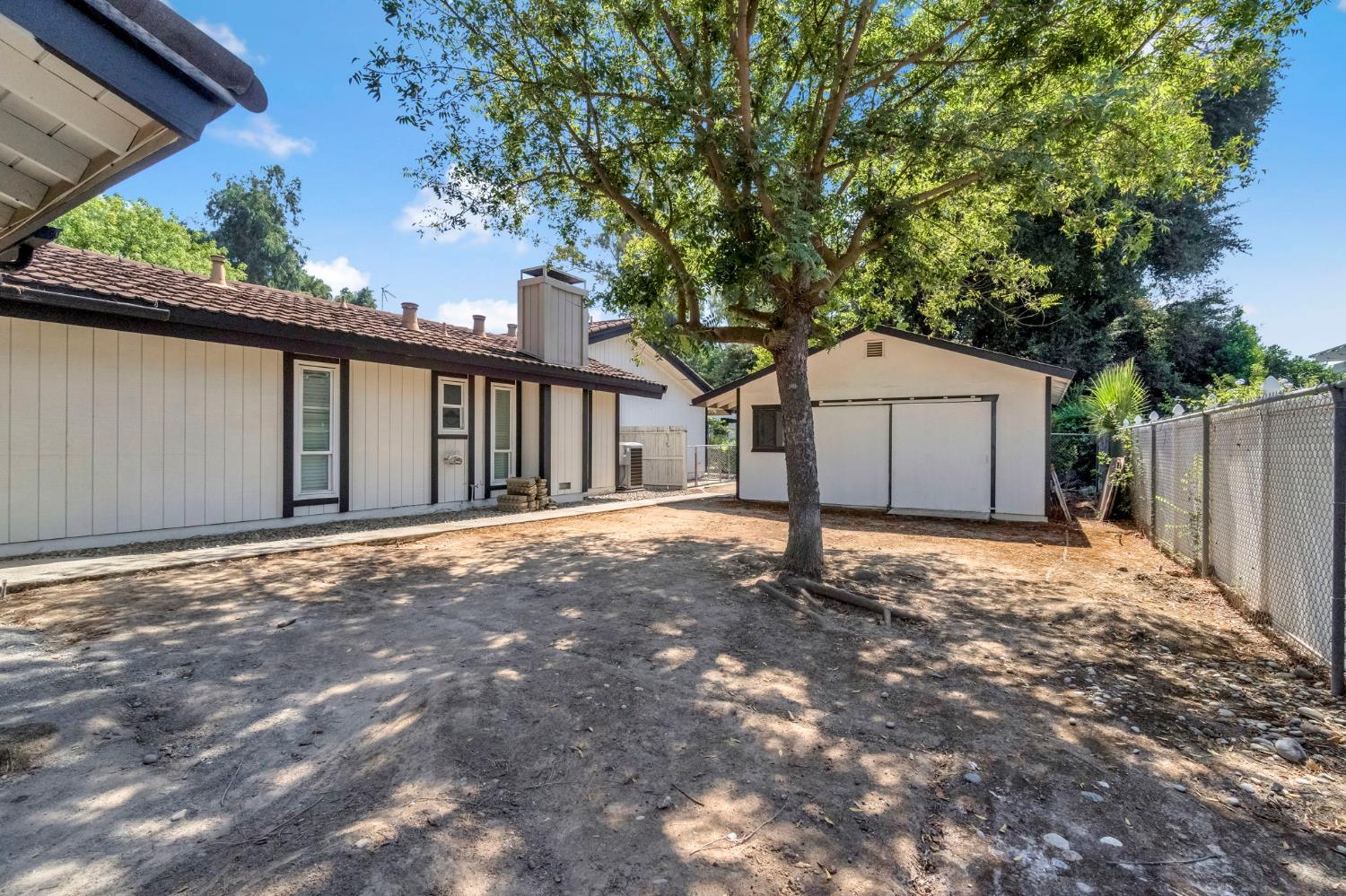 5976 E Butler Ave, Fresno, CA 93727