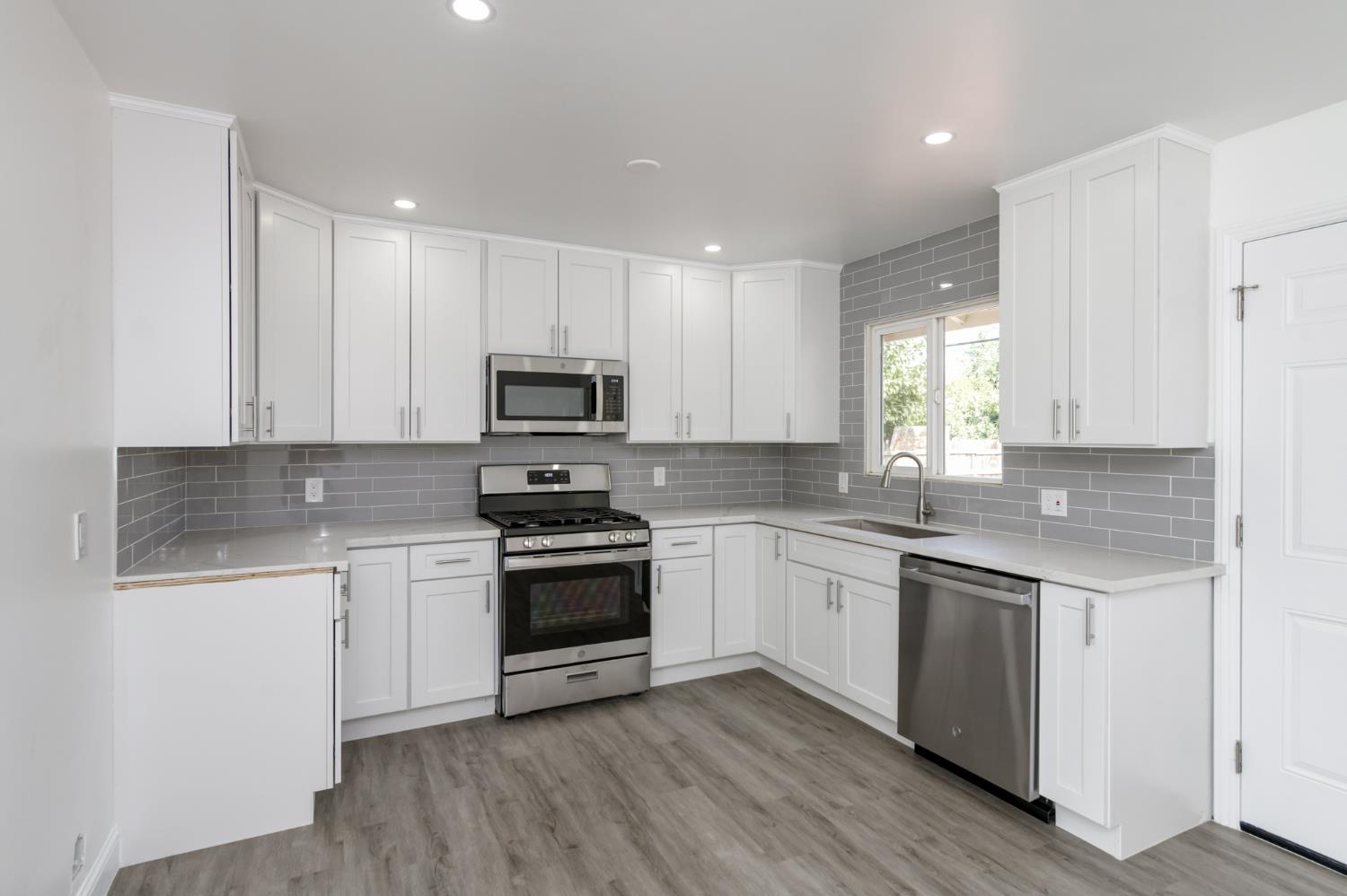 4044 N Crystal Ave, Fresno, CA 93705