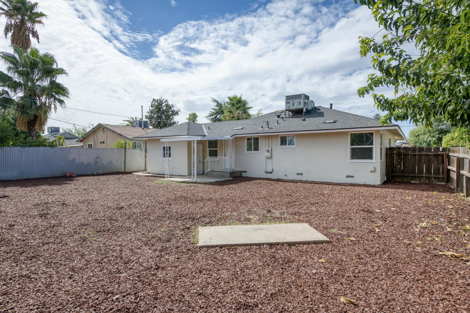 4044 N Crystal Ave, Fresno, CA 93705