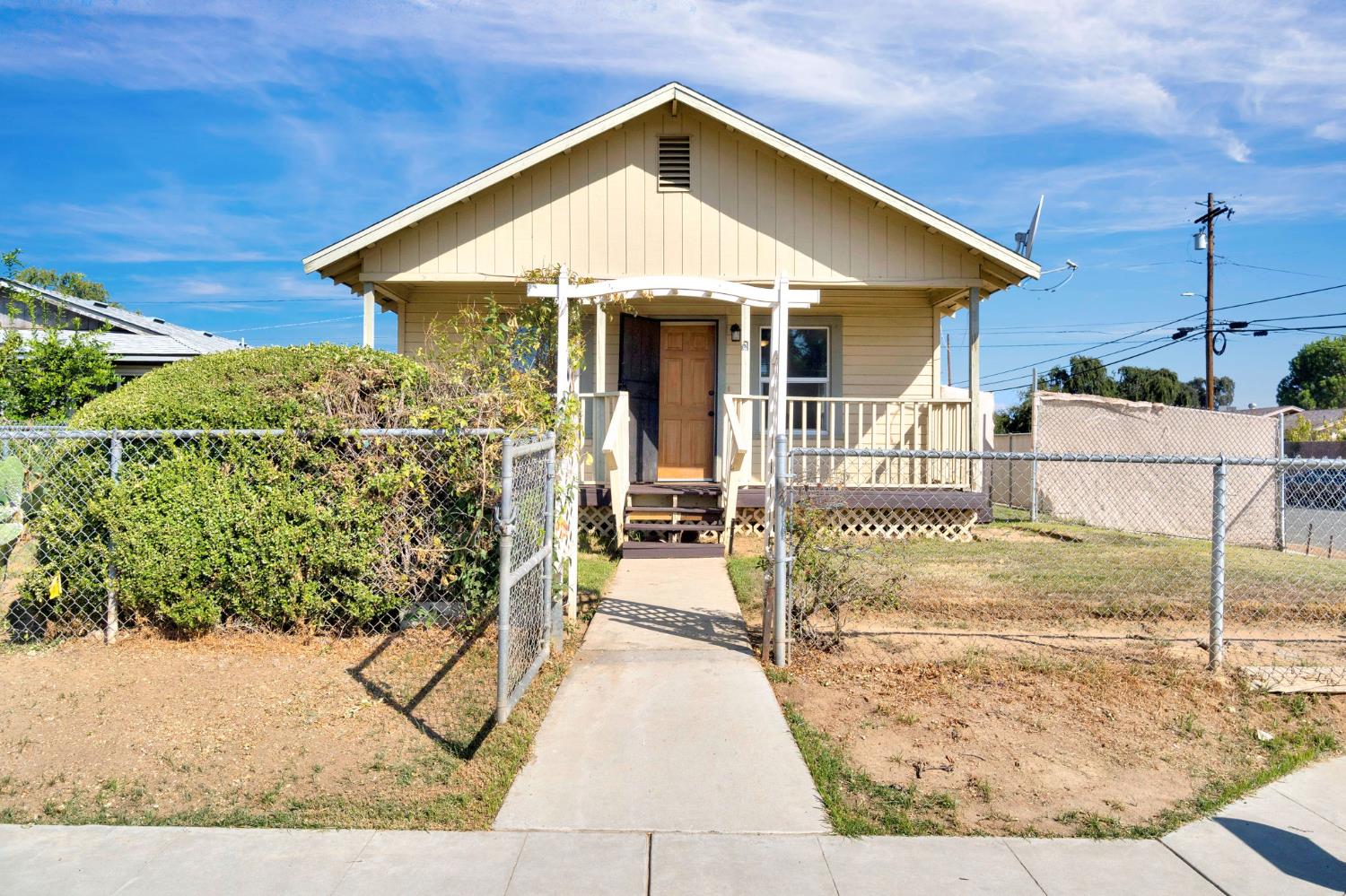 408 W Spruce Ave, Pinedale, CA 93650