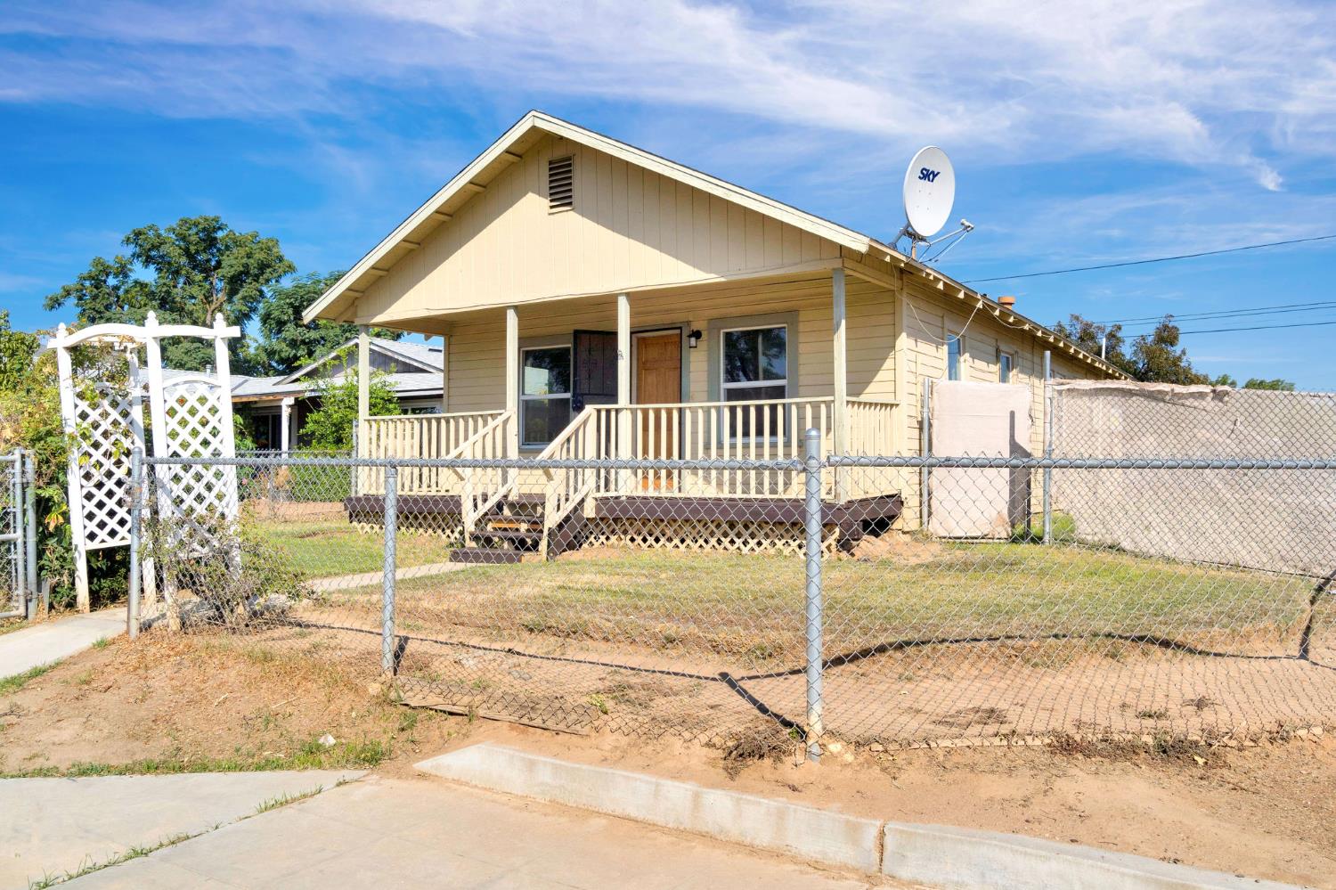 408 W Spruce Ave, Pinedale, CA 93650