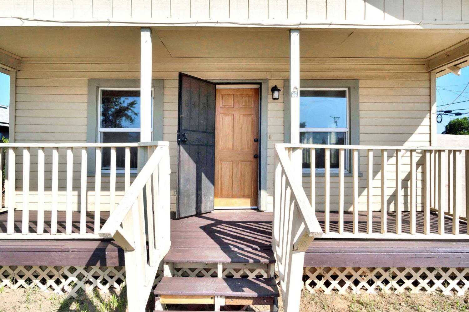 408 W Spruce Ave, Pinedale, CA 93650