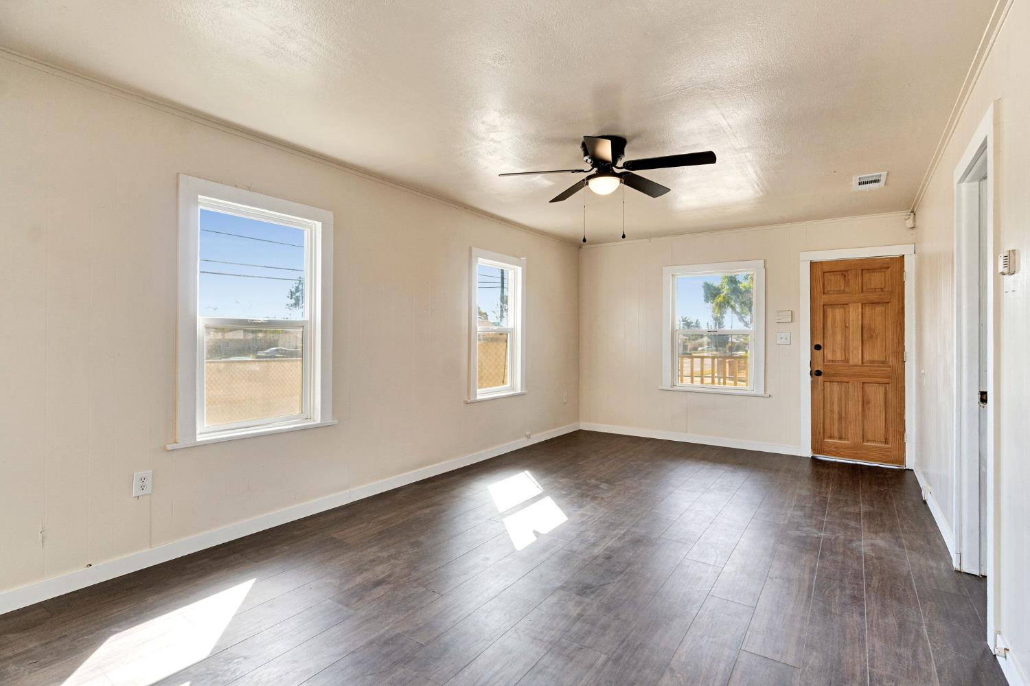 408 W Spruce Ave, Pinedale, CA 93650