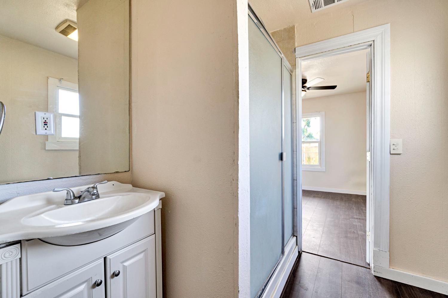 408 W Spruce Ave, Pinedale, CA 93650