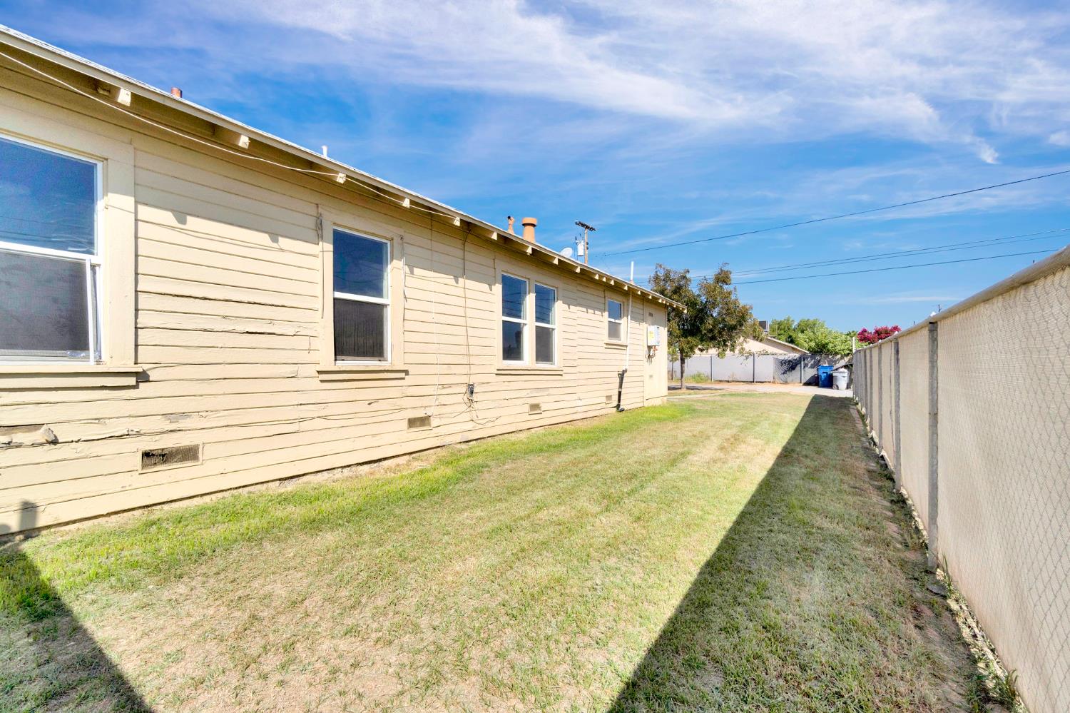 408 W Spruce Ave, Pinedale, CA 93650