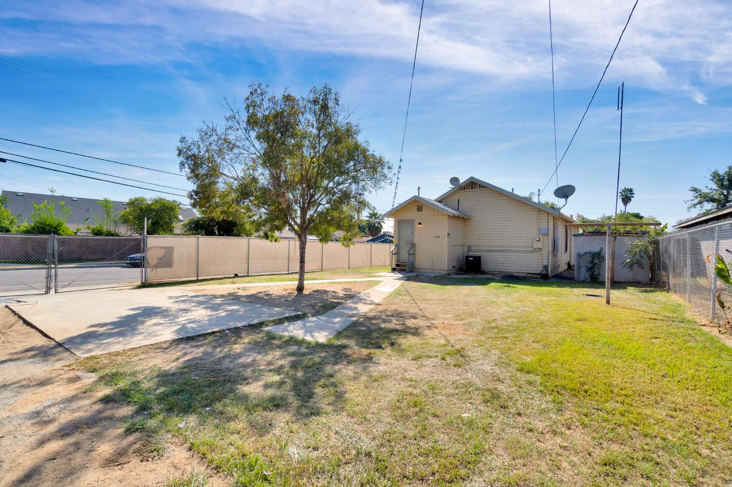 408 W Spruce Ave, Pinedale, CA 93650