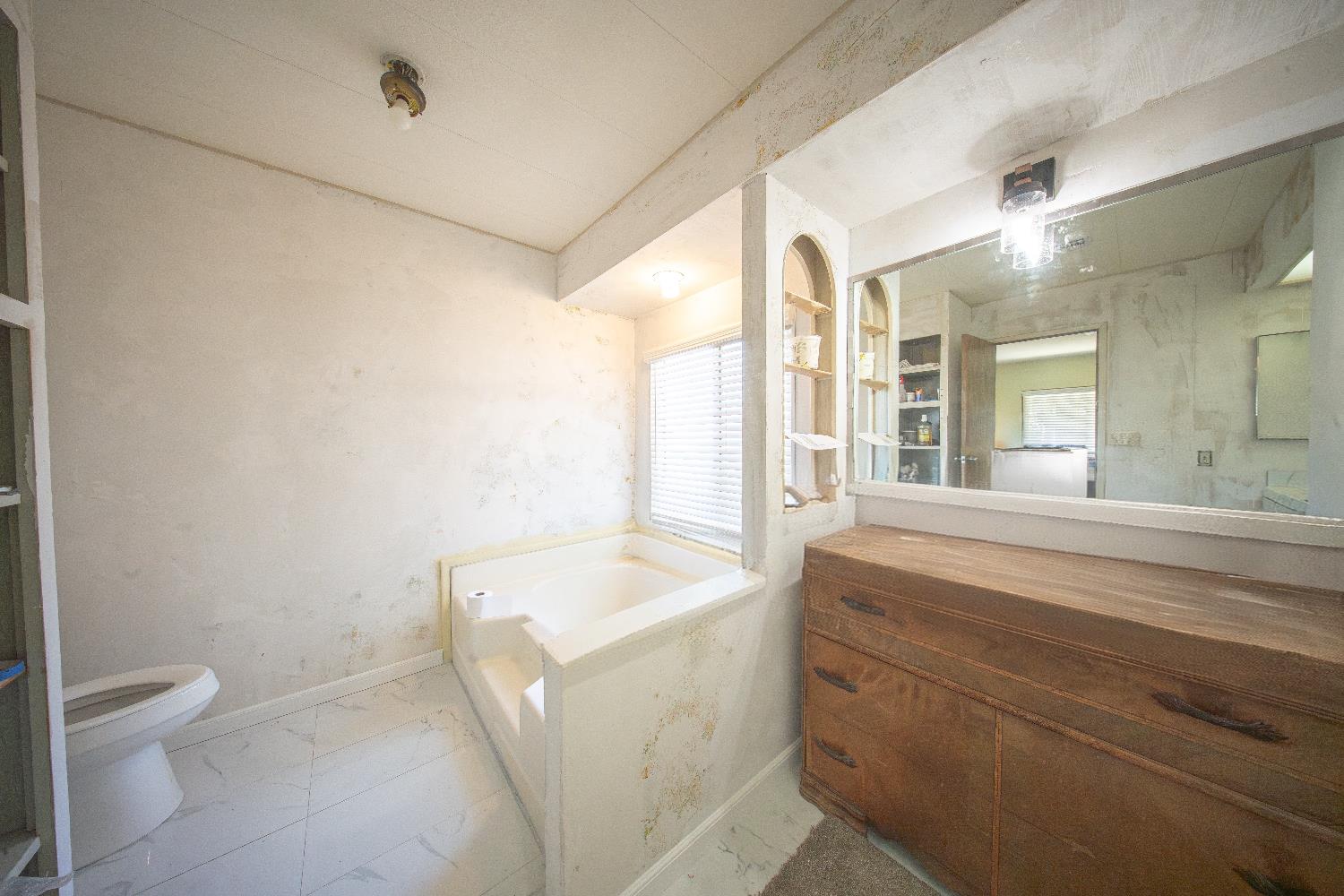 371 Bethel Ave #24, Sanger, CA 93657