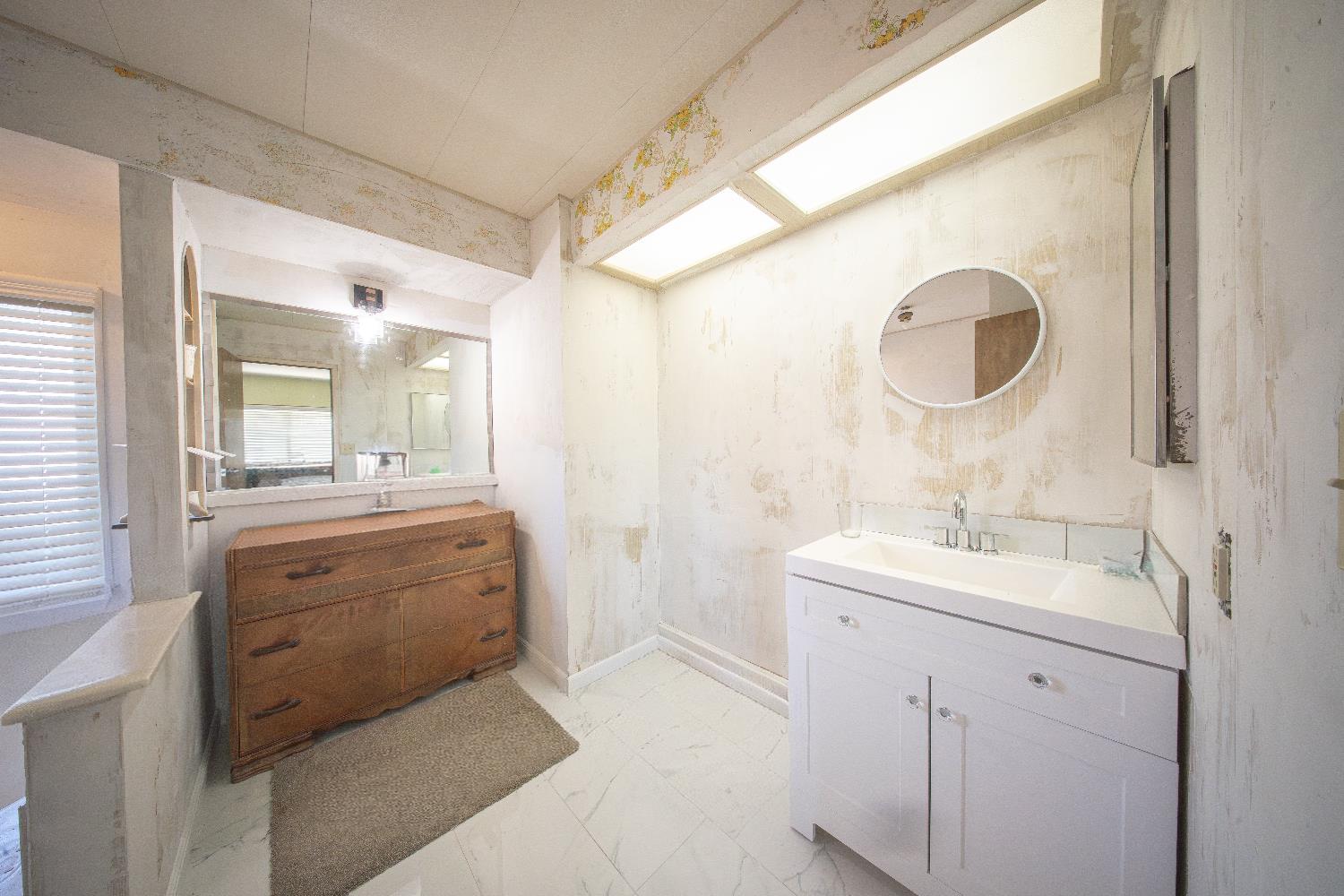 371 Bethel Ave #24, Sanger, CA 93657