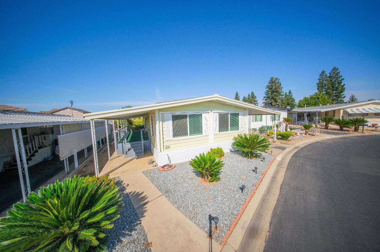 371 Bethel Ave #24, Sanger, CA 93657