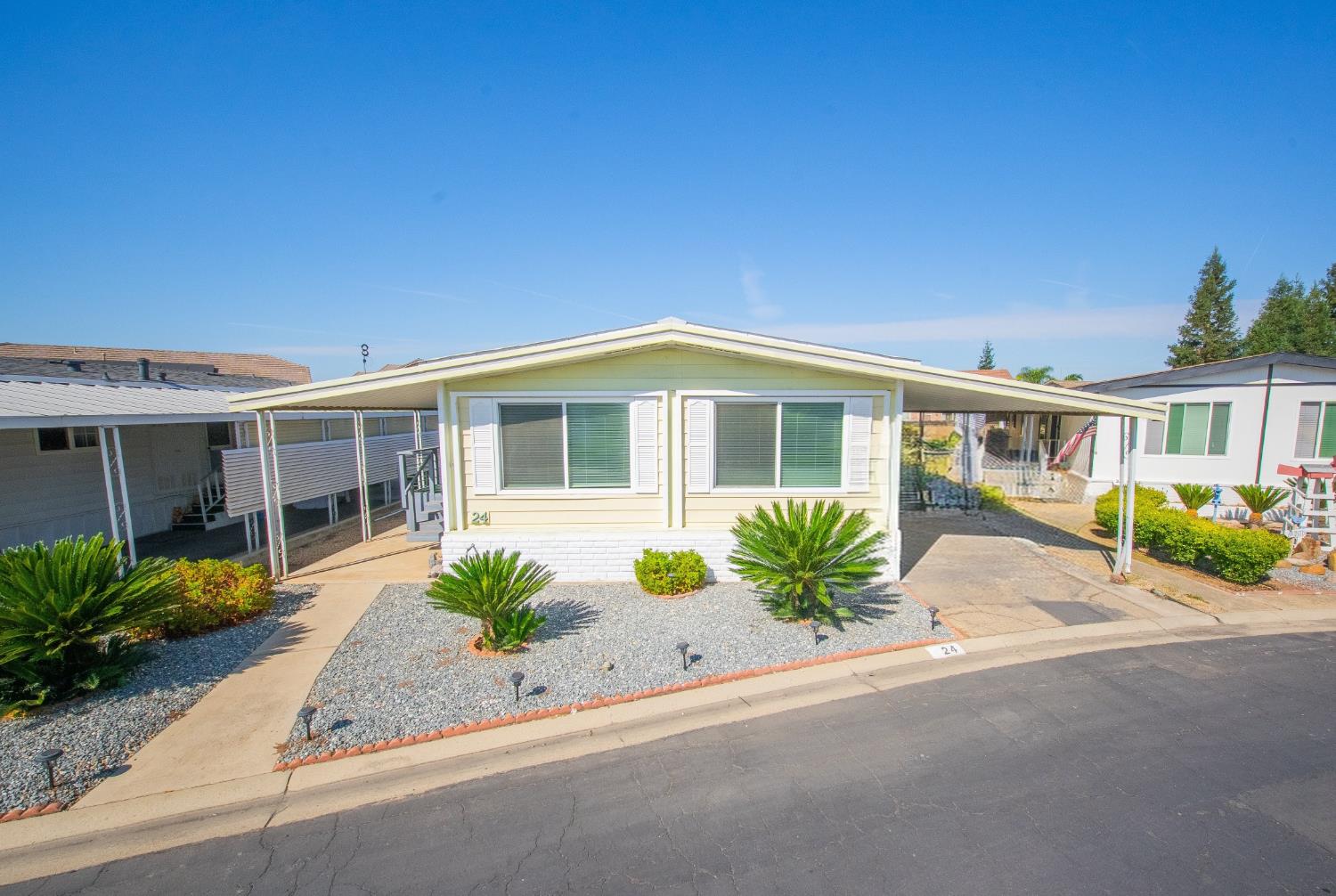 371 Bethel Ave #24, Sanger, CA 93657