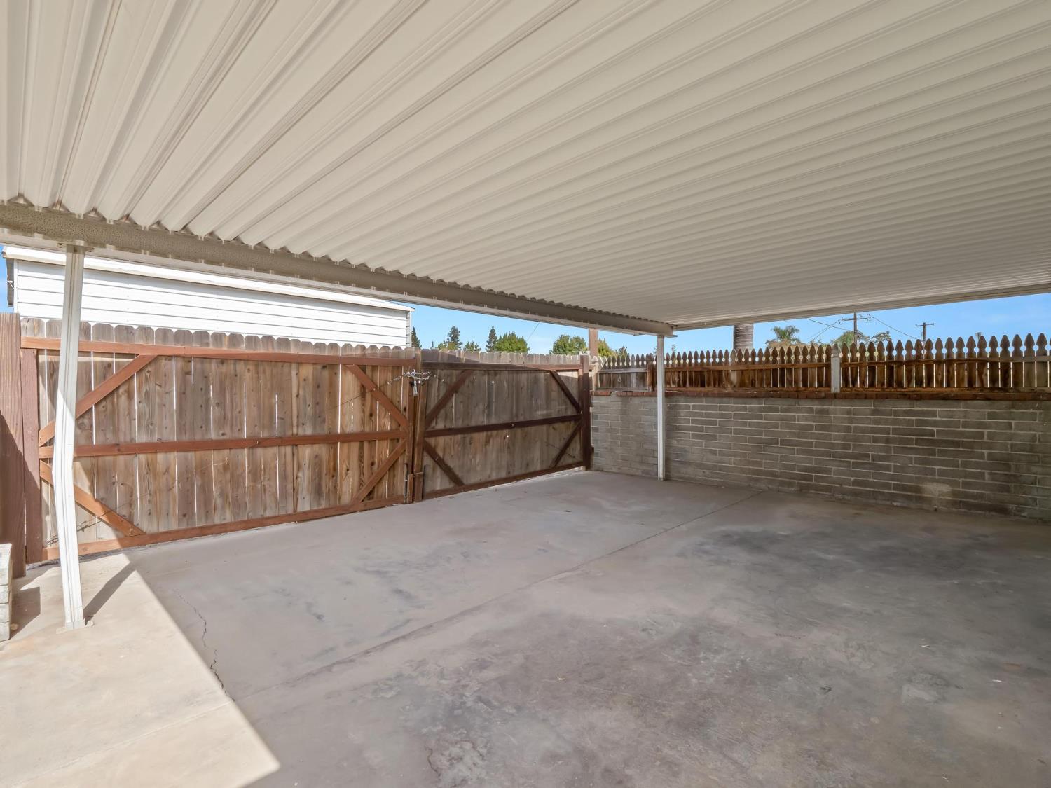 2705 N West Ave, Fresno, CA 93705