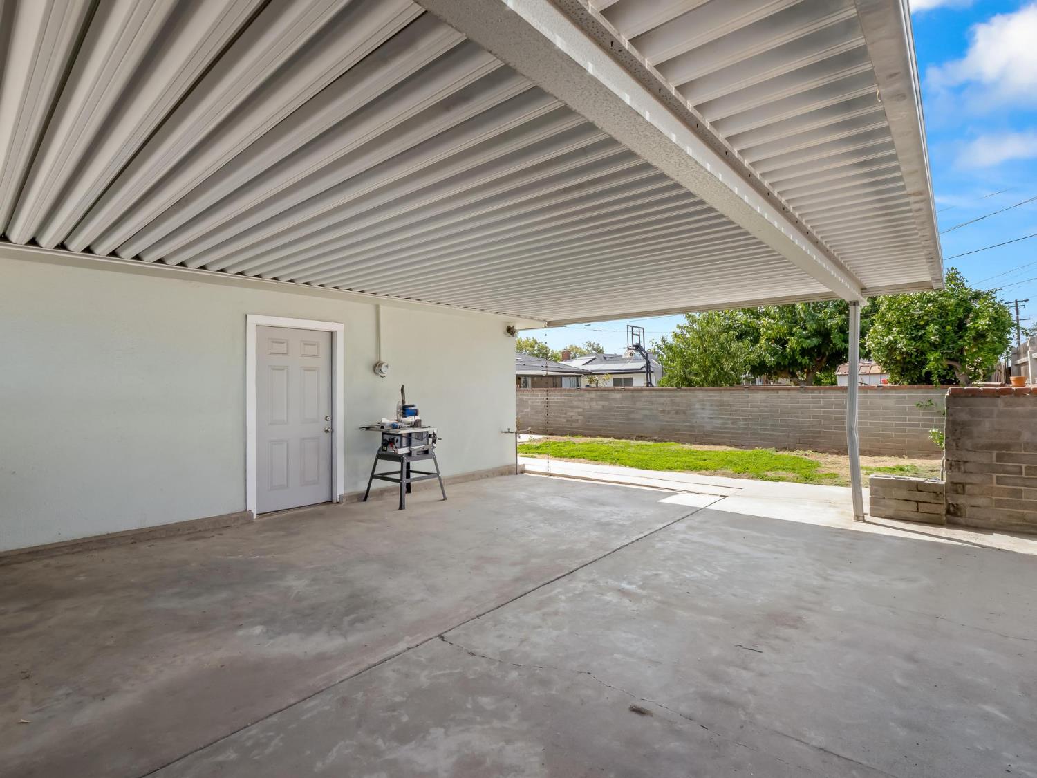 2705 N West Ave, Fresno, CA 93705