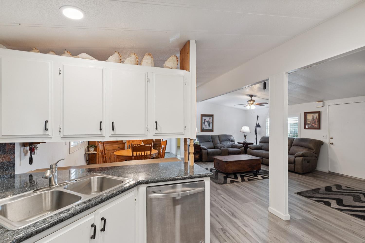 371 Bethel Ave #102, Sanger, CA 93657