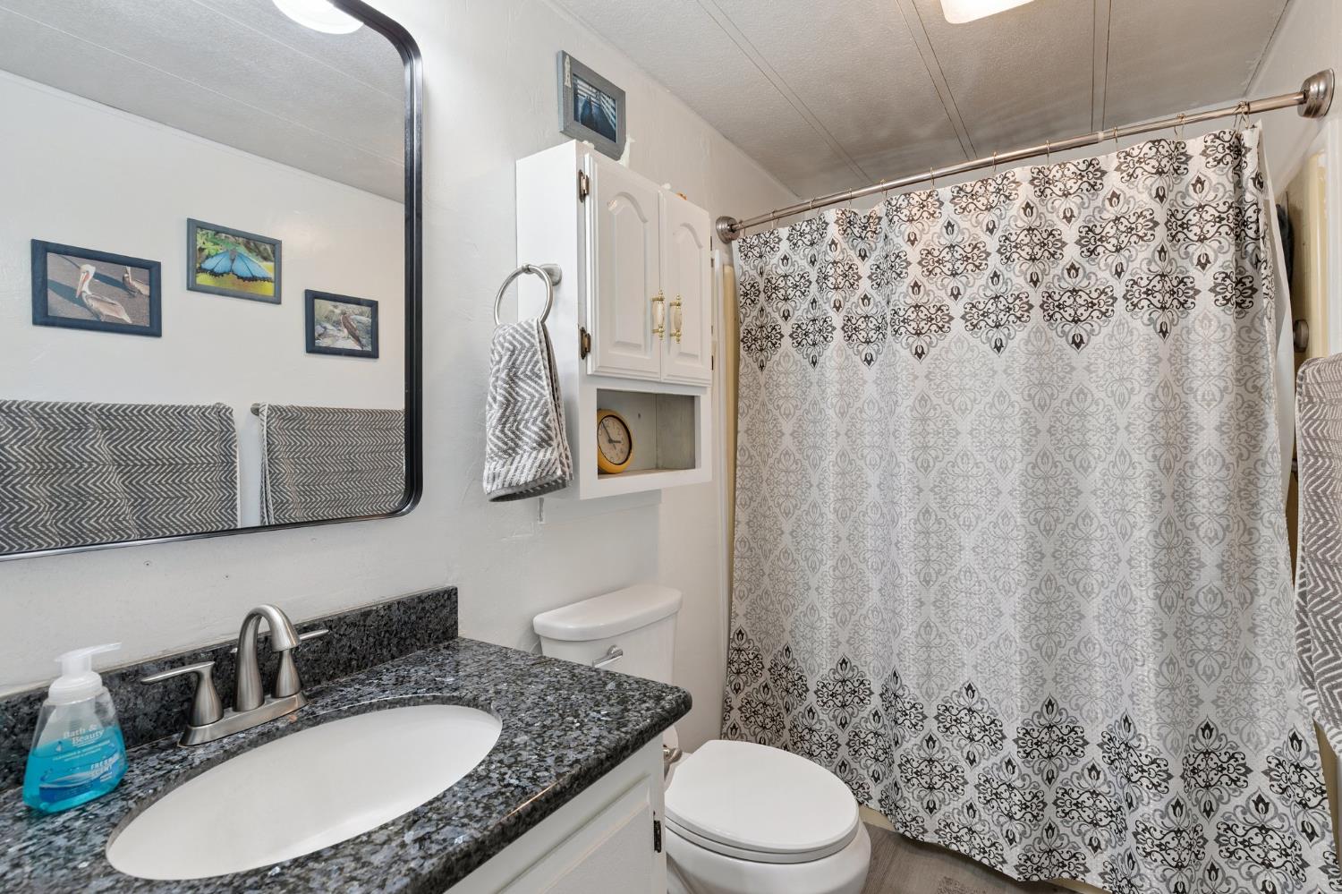 371 Bethel Ave #102, Sanger, CA 93657