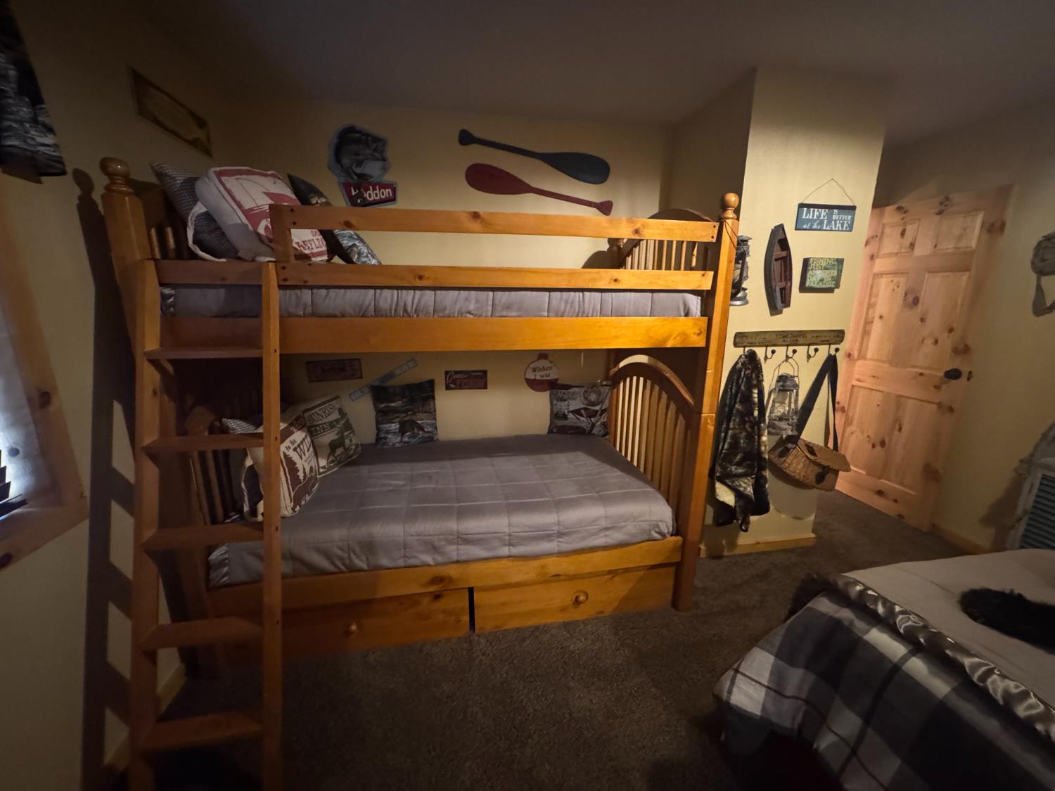 41031 Windwood Ln, Shaver Lake, CA 93664