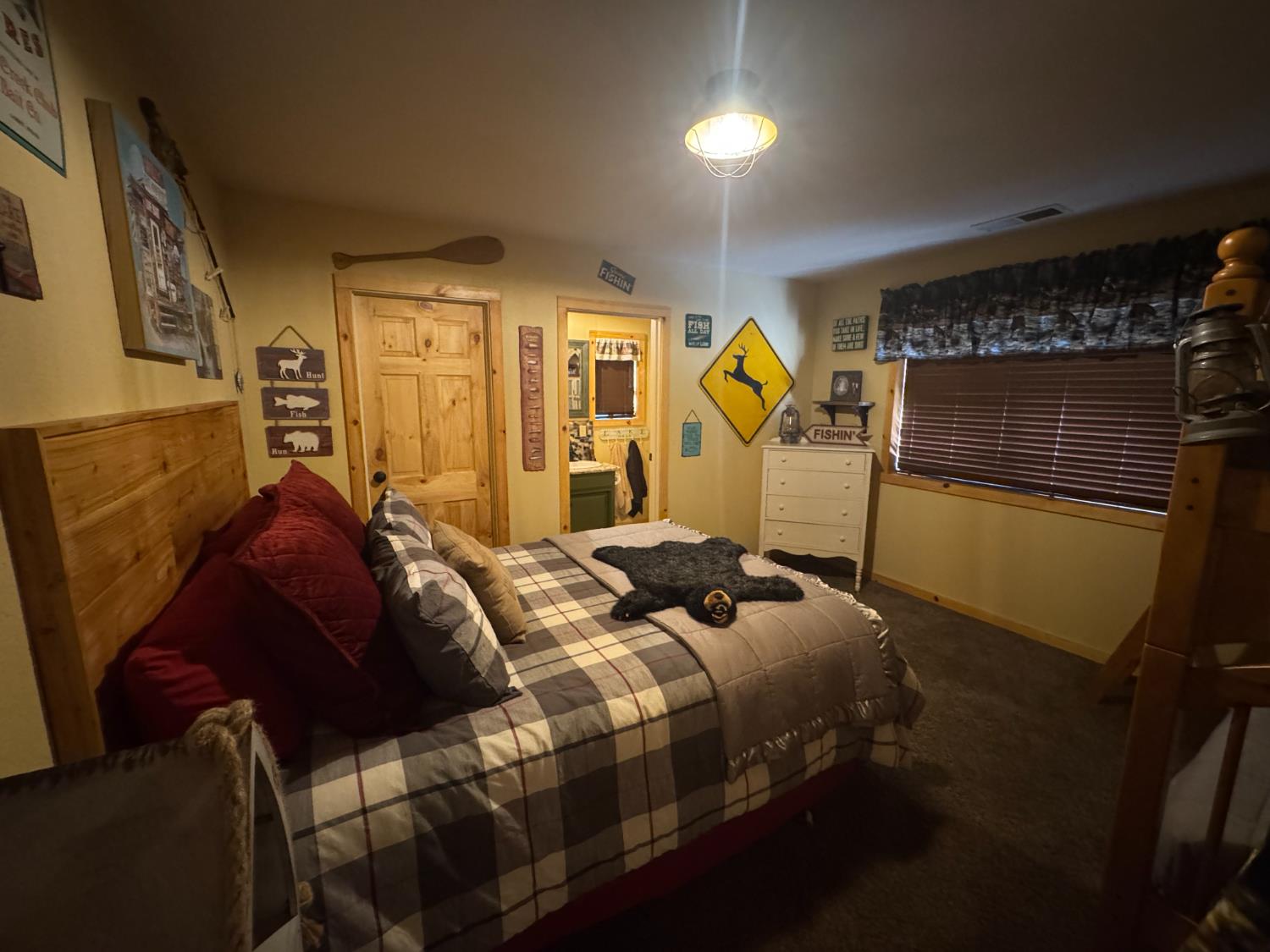 41031 Windwood Ln, Shaver Lake, CA 93664